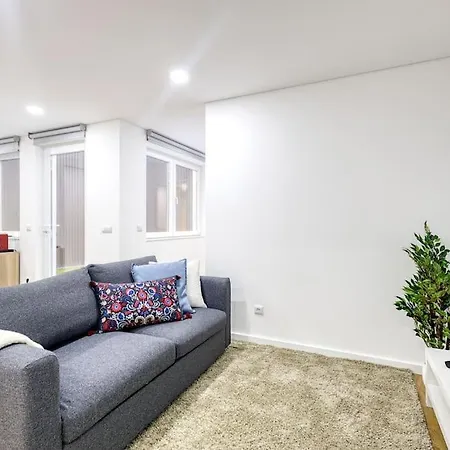 Cosy Flat, Center